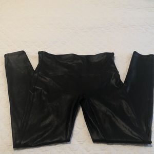 Spans Faux Leather leggings